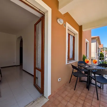 -vicino Al Mare- Giardino Privato Wifi Ac شقة