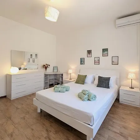 -vicino Al Mare- Giardino Privato Wifi Ac شقة